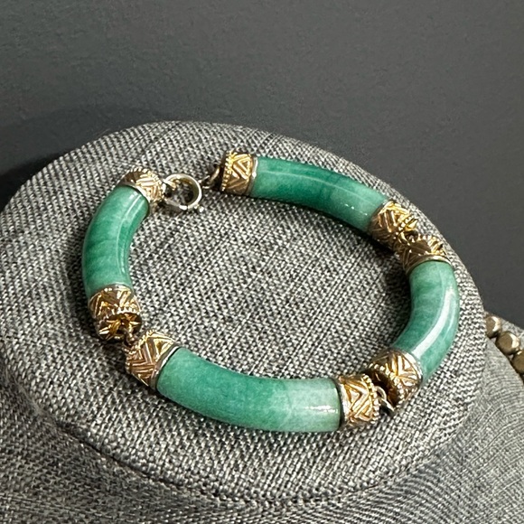 Vintage Gold Tone & Jade 7” Bracelet - Picture 4 of 4